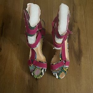 Snake print fuchsia Heel